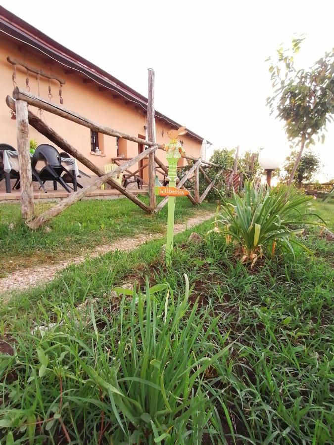 Casale Cavatella Bed & Breakfast Sermoneta Exterior photo